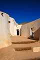 L'UNESCO a classé la ville de Djanet au Patrimoine de l'humanité. Une partie de la vieille ville, constituée de trois ksours (localités fortifiées construites en pisé) est en cours de réhabilitation. Sur ce cliché, on peut admirer les résultats d'une première tranche de travaux... djanet,tassili,n ajjer,algerie. 