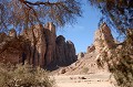 Essendilène doit sa célébrité au roman de Frison Roche "Rendez-vous à Essendilène". C'est un lieu chargé de poésie, formé de falaises cathédrales, d'un oued, d'une palmeraie et d'un canyon planté de lauriers roses, de palmiers et de grands acacias... essendilene,sahara,tassili,n ajjer,algerie. 