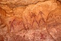 Ces peintures qui ornent les parois rocheuses témoignent de la présence humaine dans ces régions, voici plusieurs milliers d'années. Elles racontent l'histoire du plus grand désert de la planéte. Ces personnages ocres et mauves dateraient du début du néolithique (XIIIème au VIIIème millénaire). peinture,rupestre,sahara,algerie. 