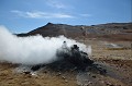 Le sifflement strident des fumerolles rappelle que le magma est proche de la surface... hverarond,islande. 