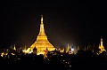 Rangoon est la capitale économique du Myanmar, la ville la plus importante du pays avec 4,5 millions d'habitants. La capitale administrative a été déplacée en 2005, de Rangoon à Naypyidaw, à 300 km à l'intérieur des terres. La nuit, on peut apercevoir, surplombant la ville de toute sa majesté, la célèbre pagode Shwedagon... Rangoon,pagode,shwedagon,myanmar,birmanie. 