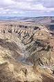 Il figure parmi les sites les plus spectaculaires d'Afrique. Souvent comparé au grand Canyon du Colorado, en Amérique du Nord, cette immense gorge de 161 km, qui abrite la rivière Fish, atteint 550 mètres à son niveau le plus profond... fish,river,canyon,namibie. 