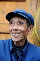 Ce paysan, vêtu de sa vareuse de l'époque Mao, ressemble étrangement à l'ancien compagnon de gouvernement du grand timonier... paysan,dong,chine. 