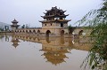 Construit pendant la dynastie Qing au 17ème siècle, ce pont de 17 arches enjambe le confluent des rivières Tachong et Lu. Il est situé à 5 km à l'ouest de Jianshui, dans la province du Yunnan. pont,double,dragon,jianshui,chine. 