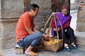 La coutume des pieds bandés en Chine remonte au Xème siècle. L'empereur avait demandé à une jeune concubine de se bander les pieds pour exécuter la danse du lotus et stimuler son désir. Bien qu'aujourd'hui interdite, cette tradition s'est perpétuée dans le temps et nombre de jeunes filles de toutes classes sociales, dans l'espoir d'acquérir richesse et distinction, ont imité depuis la maitresse de l'empereur. Le bandage commence dès le plus jeune âge, au mépris de grande souffrance et mutilation, visait à atteindre une taille idéale de 7,5 cm... Observé à Tuanshan dans la province du Yunnan. pieds,bandes,chine. 