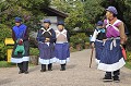 Le peuple Naxi est issu de l'ancienne tribu Qiang, pasteurs nomades des confins du Tibet. Ils sont environ 300 000 et vivent principalement dans les provinces du Yunnan, du Sichuan et de la région autonome du Tibet. Leur langue appartient à la famille tibéto-birmane. Au VIIème siècle, les Naxi possédaient 2 types d'écriture : l'une pictographique, le Dongba, l'autre syllabique, le Koba. A Lijiang, seules les vieilles femmes continuent à porter les tuniques noires et bleues traditionnelles... naxi,ethnie,chine. 