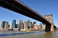 Le Brooklyn bridge construit par John Roebling et son fils entre 1867 et 1883 figure parmi les sept merveilles du monde industriel. Du haut de la passerelle, le promeneur jouit d'une vue inoubliable sur le sud de Manhattan et le port de New York. Brooklyn,manhattan,new,york. 