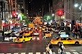 Fifht Avenue est à Manhattan ce que Oxford Street est à Londres et les Champs Elysées à Paris. C'est une artère célèbre, commerçante, avec de nombreuses boutiques de luxe, une des avenues les plus chères au monde. Elle est bordée de parcs, de musées, de monuments historiques... cinquieme,avenue,new,york. 