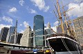 South Street Seaport, véritable musée maritime en plein air, abrite quelques vieux voiliers, notamment le "Péking", un navire à quatre mâts, construit à Hambourg en 1911, qui a affronté à plusieurs reprises, les eaux tumultueuses du Cap Horn... port,new,york. 