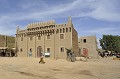 Djenné est une ville pieuse qui comprend 36 mosquées, 42 écoles coraniques et 12 universités accueillant des étudiants du Maroc, d'Algérie, du Niger, formant de futurs imans... djenne,mali,afrique. 