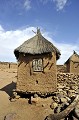 En pays Dogon, les greniers ont un sexe. Ici à Benemato, un grenier mâle, de grande taille, abrite la dernière récolte de mil. dogon,mali,afrique. 