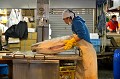 Les japonais sont les premiers consommateurs de thon rouge au monde. Ce poisson dont la chair est si goûteuse, peut atteindre des prix exorbitants. Cette espèce est aussi la plus menacée, pour cause de pêche excessive. Sous de faux prétextes d'ordre scientifique, le Japon reste aussi impliqué dans la chasse à la baleine, malgré le moratoire de 1986, qui en interdit la pratique. Il est également interpellé par les associations de préservation de la faune marine, pour ses méthodes cruelles de pêche au requin. tsukiji,tokyo,japon. 