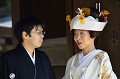 Si le mariage shintô traditionnel a toujours le vent en poupe, dans leur quête de romantisme et sans être pour autant de confession chrétienne (2 % de la population) les nouvelles générations aspirent de plus en plus à troquer le kimono pour la robe blanche et le costume à la façon occidentale. Le mariage se célèbre alors dans des chapelles ou des églises (parfois fausses et sans le recours de vrais prêtres) au Japon ou à l'étranger. mariage,shinto,tokyo,japon. 