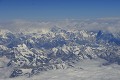 Vu d'avion entre Katmandu (Népal) et Paro (Bhoutan) : le Mont Everest (8848 mètres). hymalaya. 