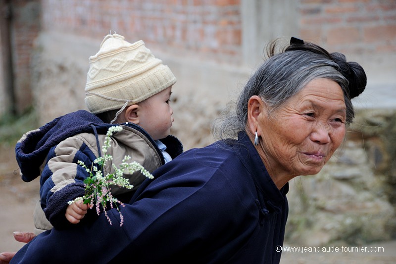 Grand mère Dong et son petit fils